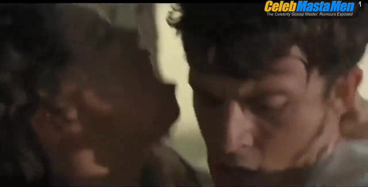Jonathan Bailey Straight, Booty Scene From Bridgerton - Photo 2 of 5