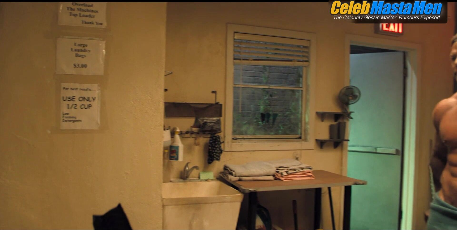 Alan Ritchson ’s Shirtless Scene From Reacher - Photo 2 of 5 photo 1