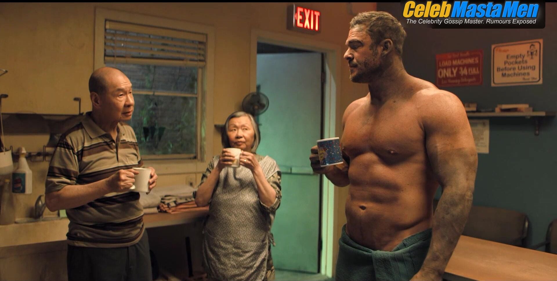 Alan Ritchson ’s Shirtless Scene From Reacher - Photo 2 of 5 photo 5