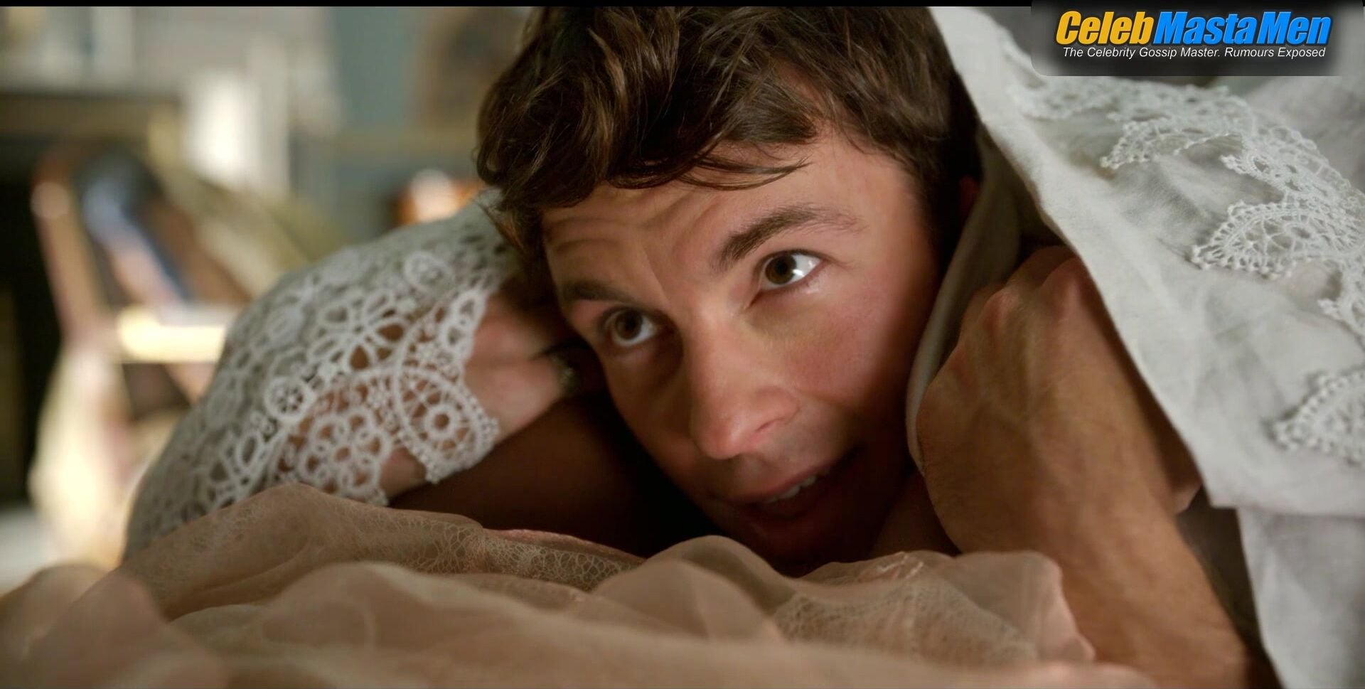 Jonathan Bailey Shirtless In A Straight Scene From Bridgerton - Photo 2 of 5 photo 5