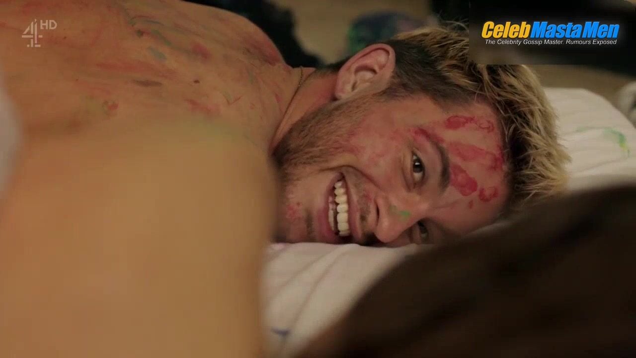 Jonathan Bailey Shirtless,bulge Scene In Crashing - Photo 5 of 5 photo 2
