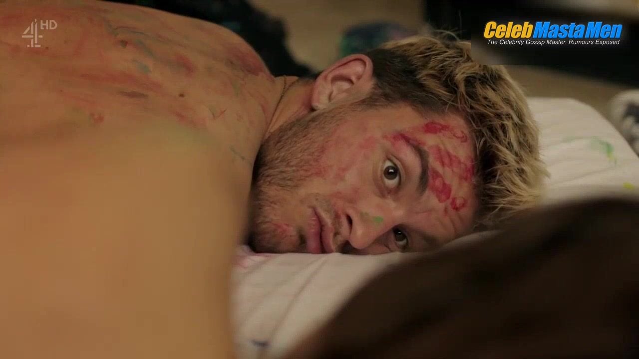 Jonathan Bailey Shirtless,bulge Scene In Crashing - Photo 5 of 5 photo 4