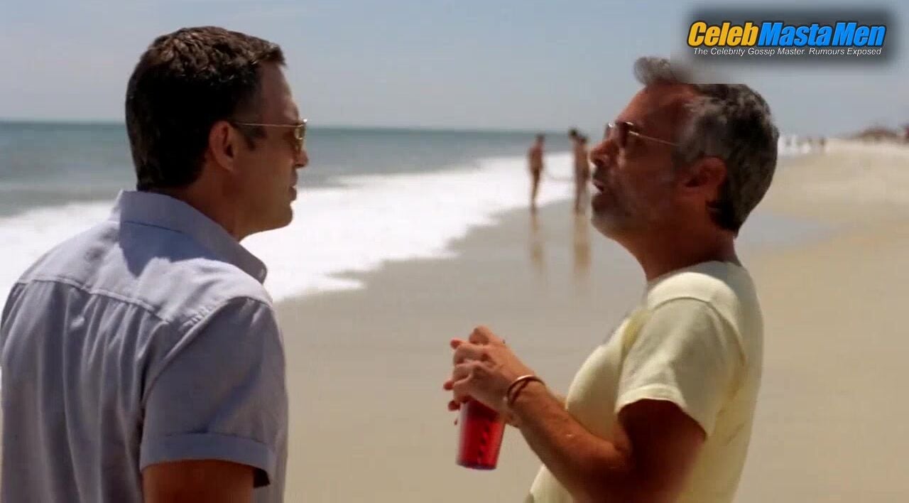 Jonathan Groff And Taylor Kitsch Shirtless, Swimsuit Scene - Photo 4 of 5