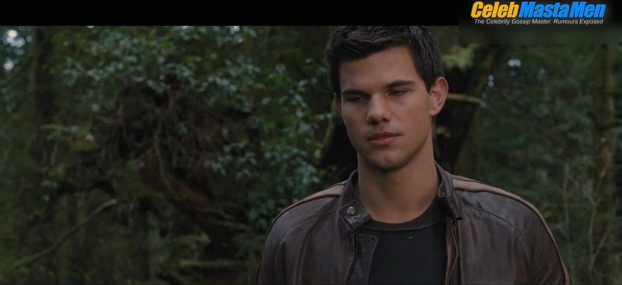 Taylor Lautner Hot, Underwear Scene From The Twilight Saga - Photo 2 of 5 photo 1