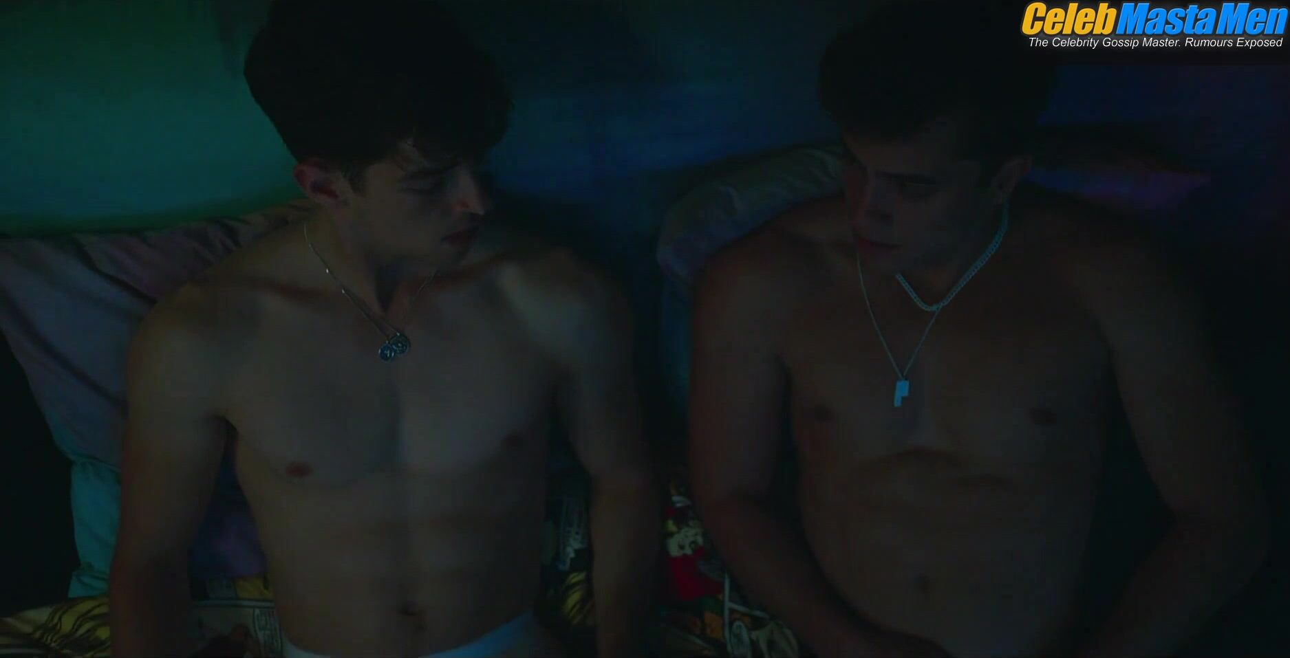 Andre Lamoglia Manu Rios And Shirtless, Underwear Scene - Photo 3 of 5 photo 1