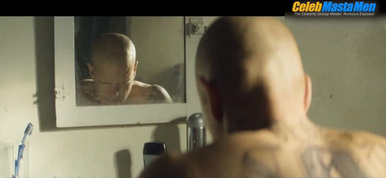 Matt Damon Shirtless Scene In Elysium - Photo 2 of 5