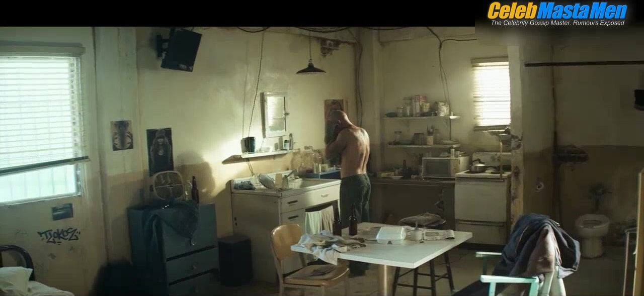 Matt Damon Shirtless Scene In Elysium - Photo 2 of 5 photo 4