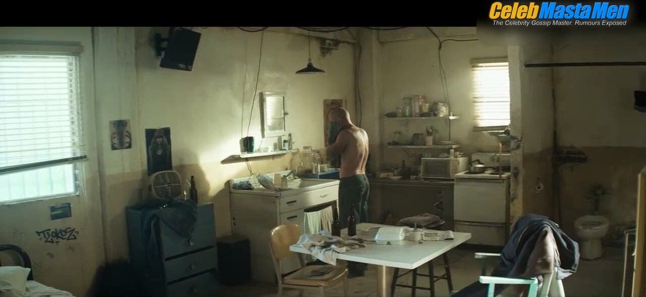 Matt Damon Shirtless Scene In Elysium - Photo 2 of 5 photo 5