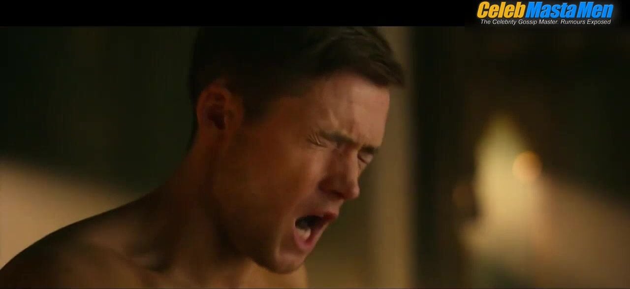 Taron Egerton ’s Shirtless Scene From Robin Hood - Photo 2 of 5 photo 1