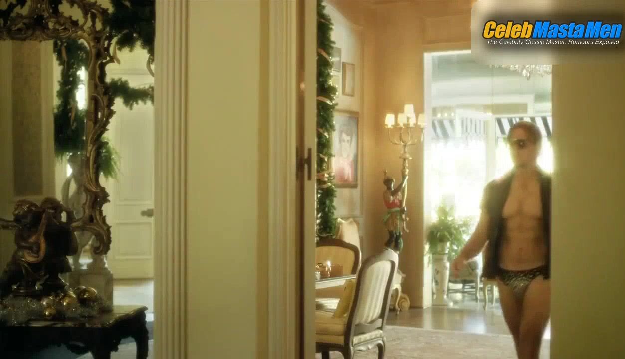 Matt Damon And Michael Douglas Bulge, Sexy Moment Scene - Photo 1 of 5