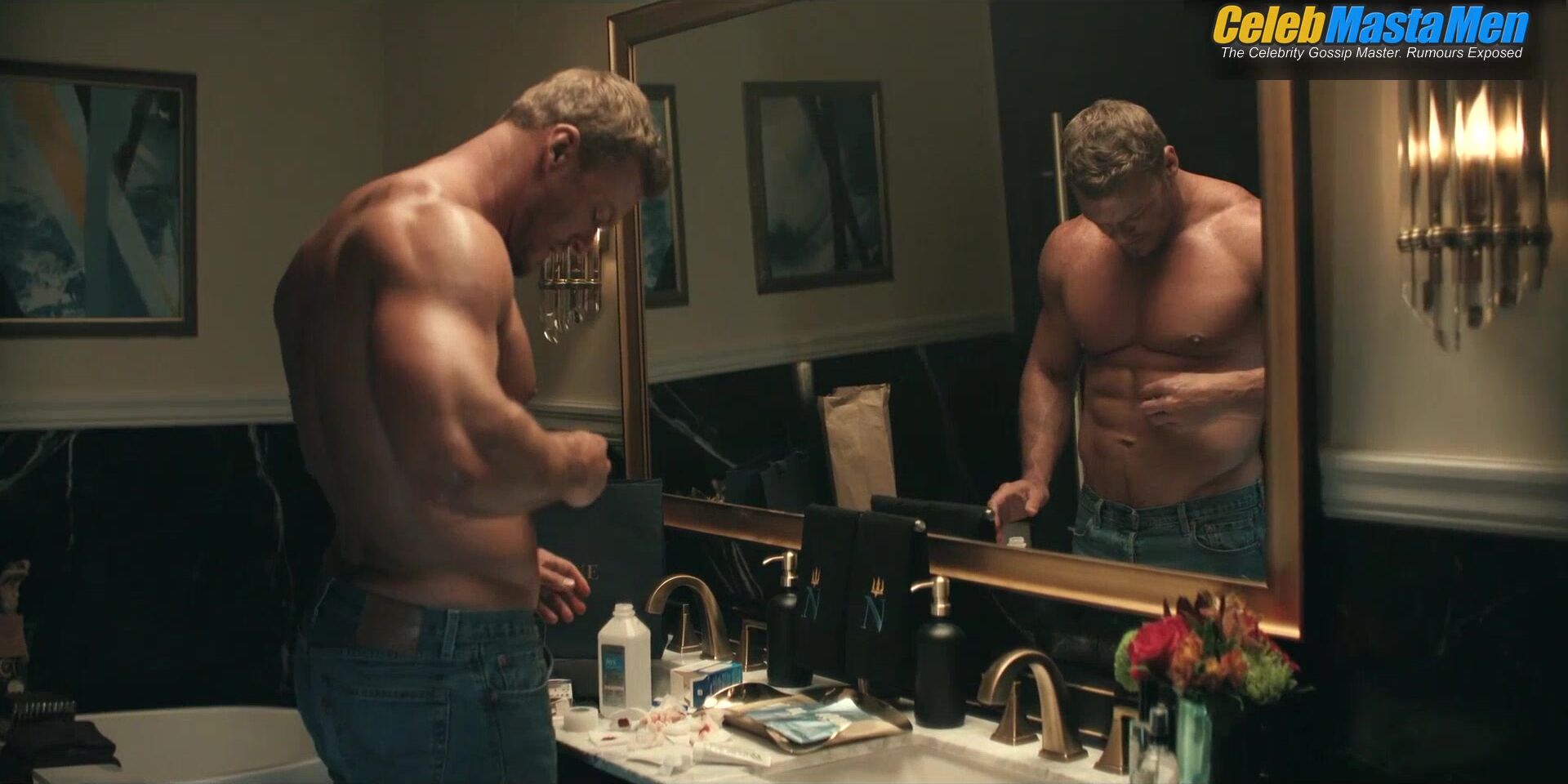 Alan Ritchson Shirtless In A Straight Scene From Reacher - Photo 2 of 5 photo 1