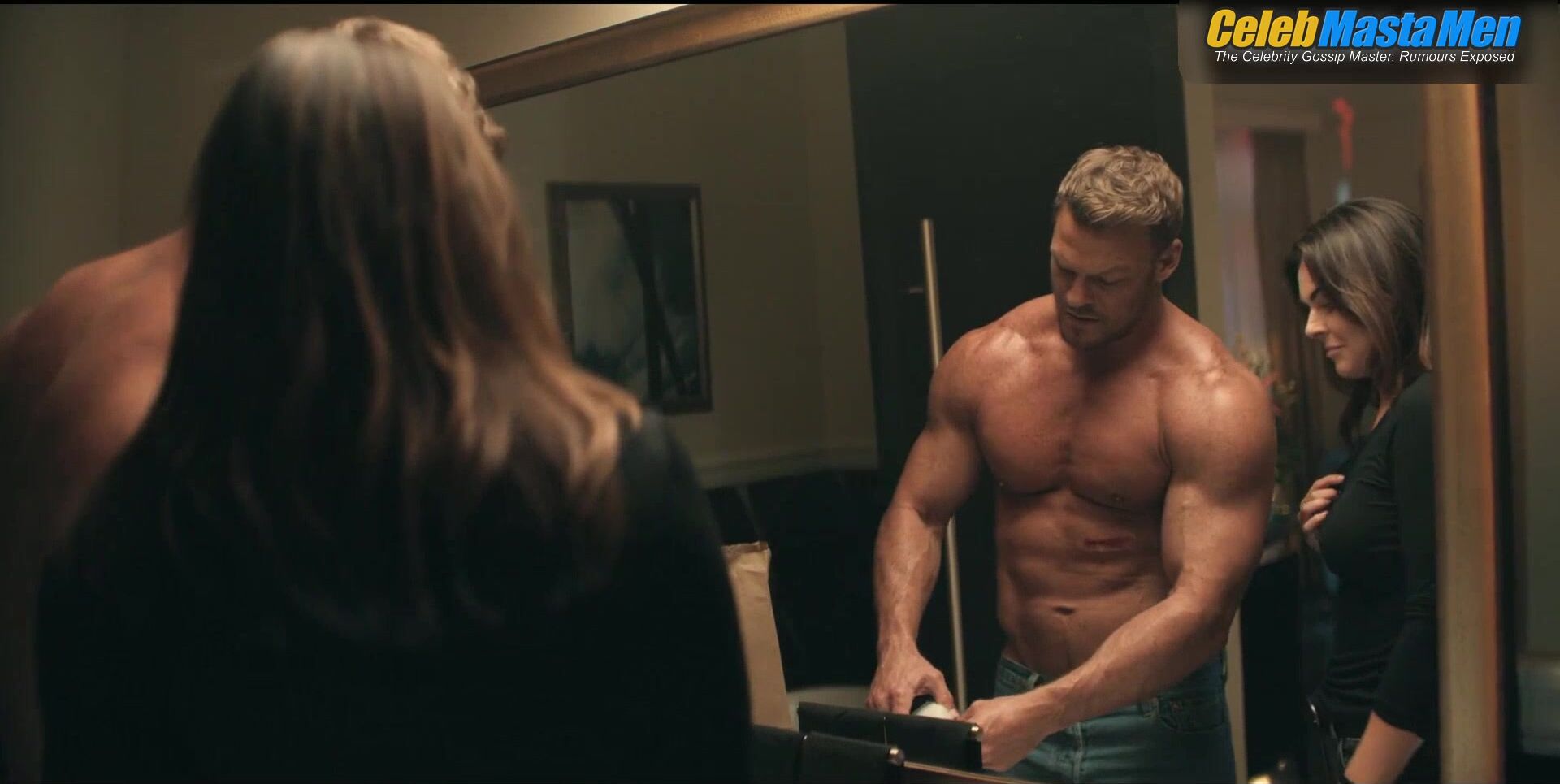 Alan Ritchson Shirtless In A Straight Scene From Reacher - Photo 2 of 5 photo 4