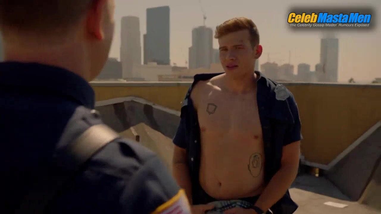 Oliver Stark ’s Sexy Scene From 9-1-1 - Photo 3 of 5 photo 2