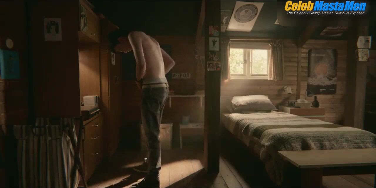 Asa Butterfield Shirtless Scene In Sex Education - Photo 1 of 5