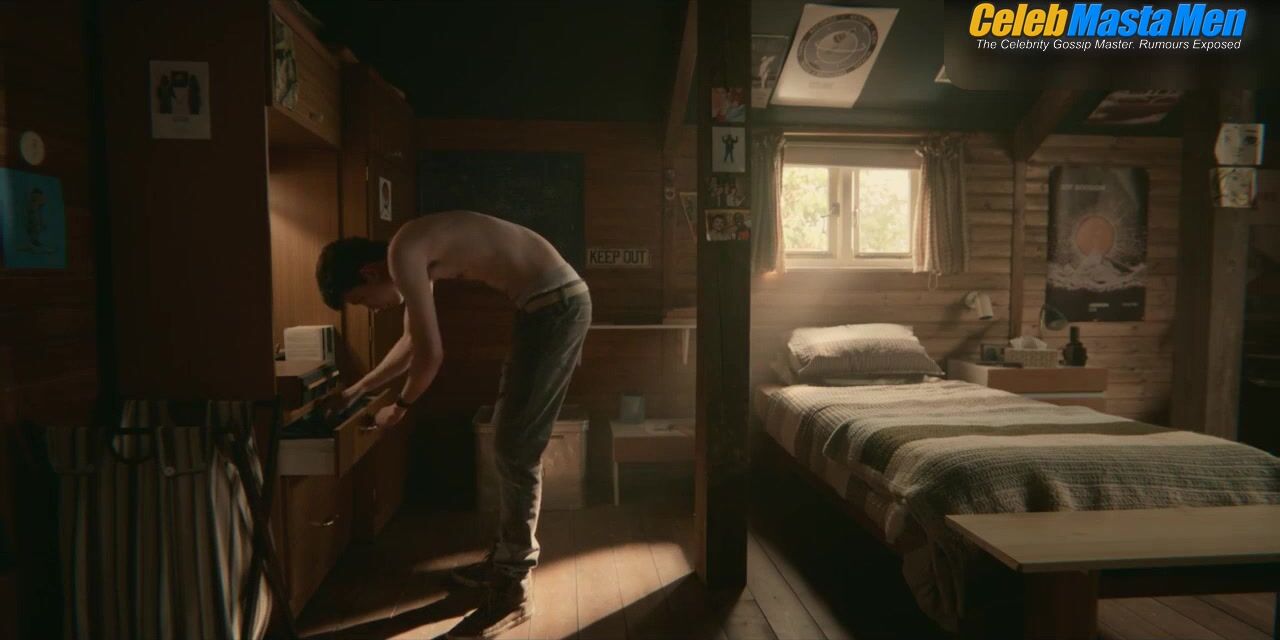 Asa Butterfield Shirtless Scene In Sex Education - Photo 1 of 5 photo 2