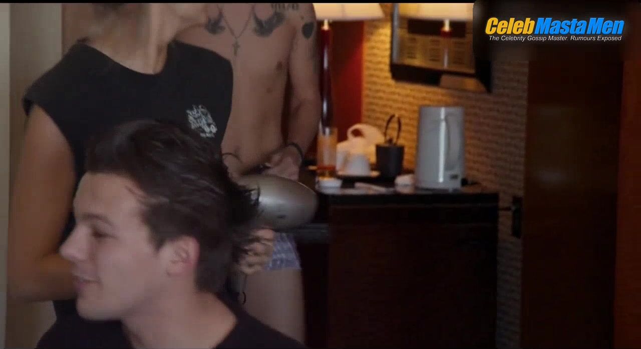 Harry Styles Niall Horan And Sexy, Bulge Scene In One - Photo 1 of 5 photo 2
