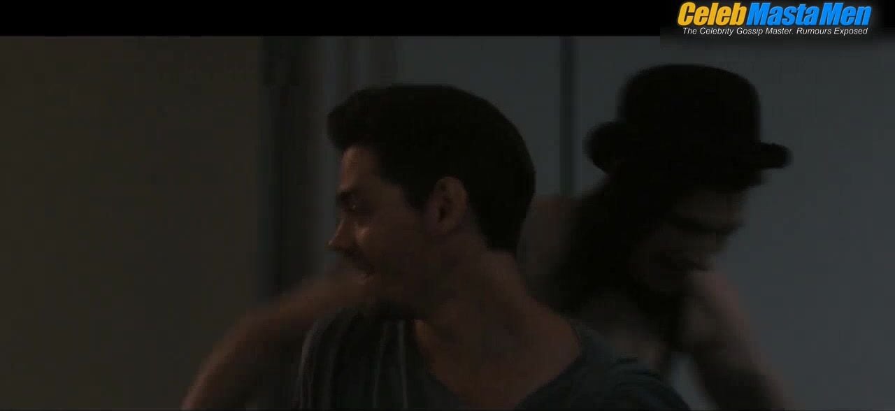 Oliver Stark ’s Sexy Scene From Mindgamers - Photo 2 of 5