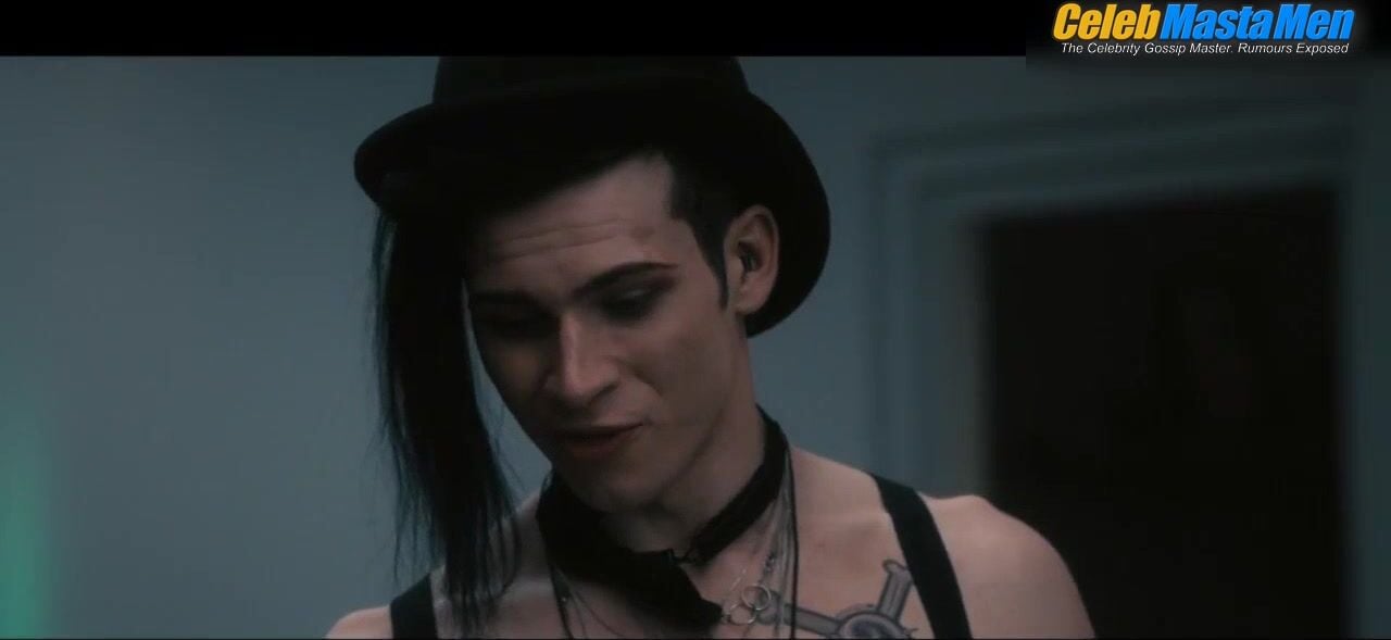 Oliver Stark ’s Sexy Scene From Mindgamers - Photo 2 of 5 photo 5