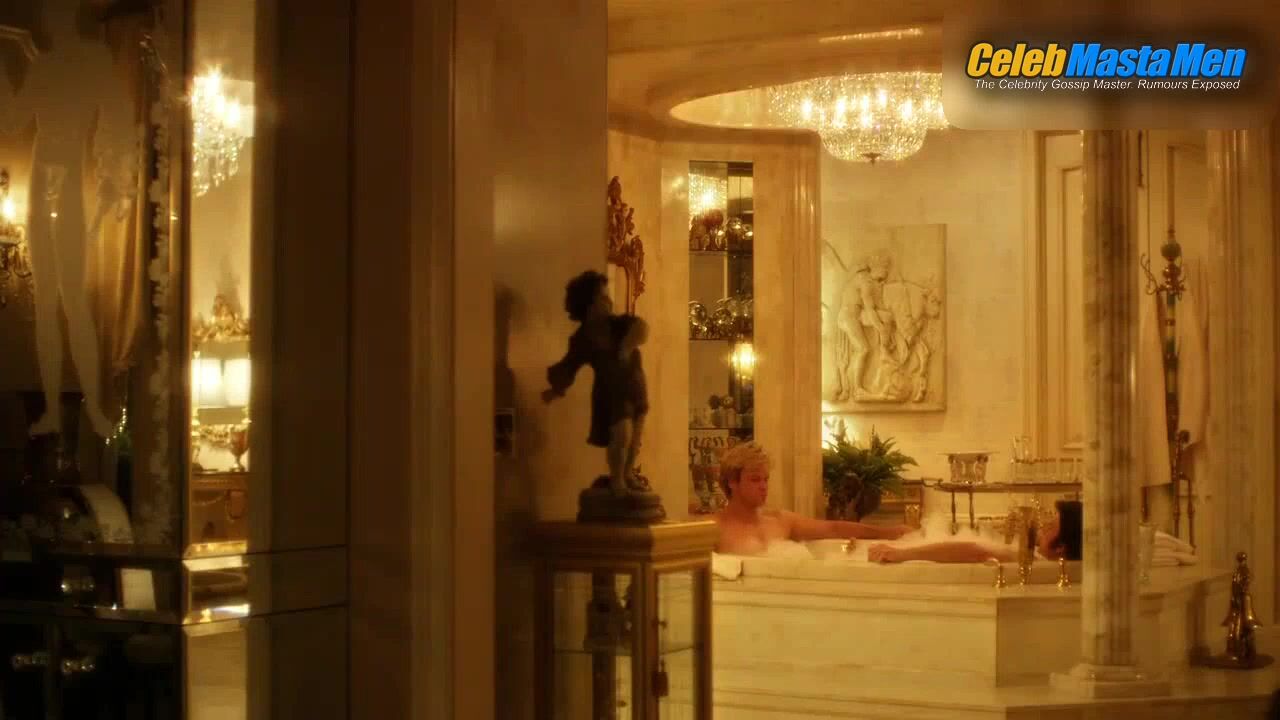 Matt Damon And Michael Douglas Shirtless, Butt Scene - Photo 2 of 5 photo 1