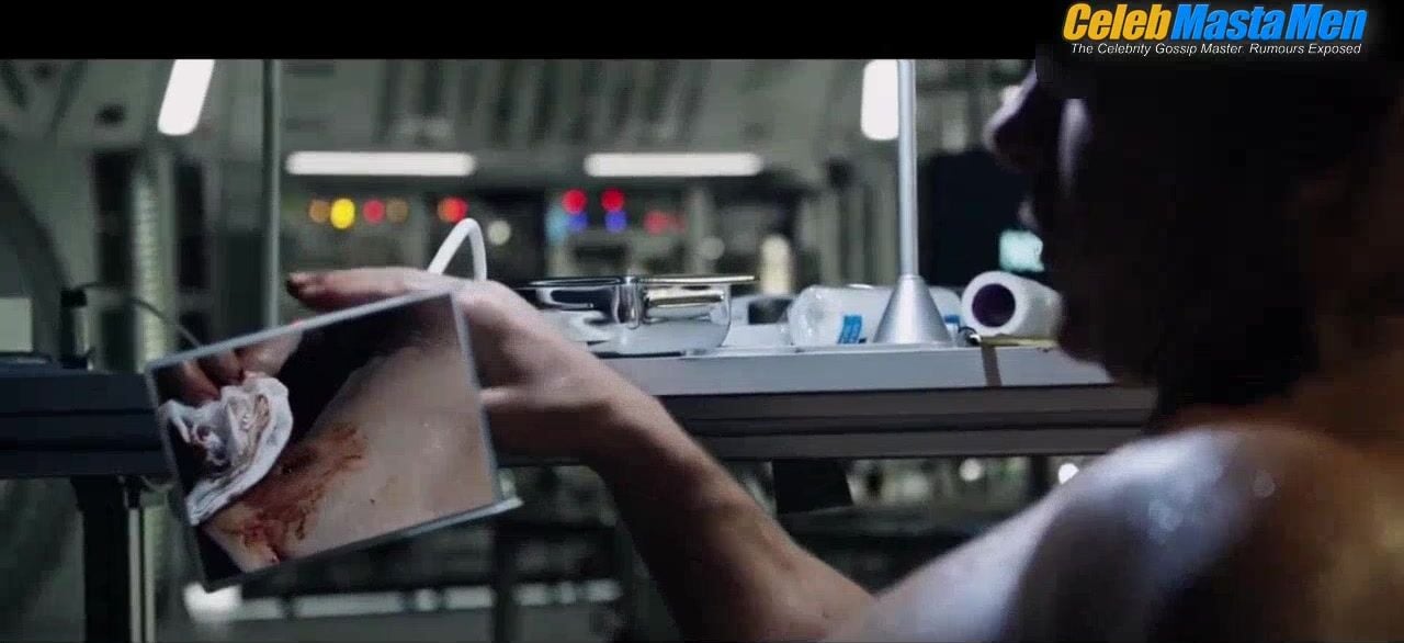 Matt Damon Shirtless Scene In The Martian - Photo 3 of 5 photo 2