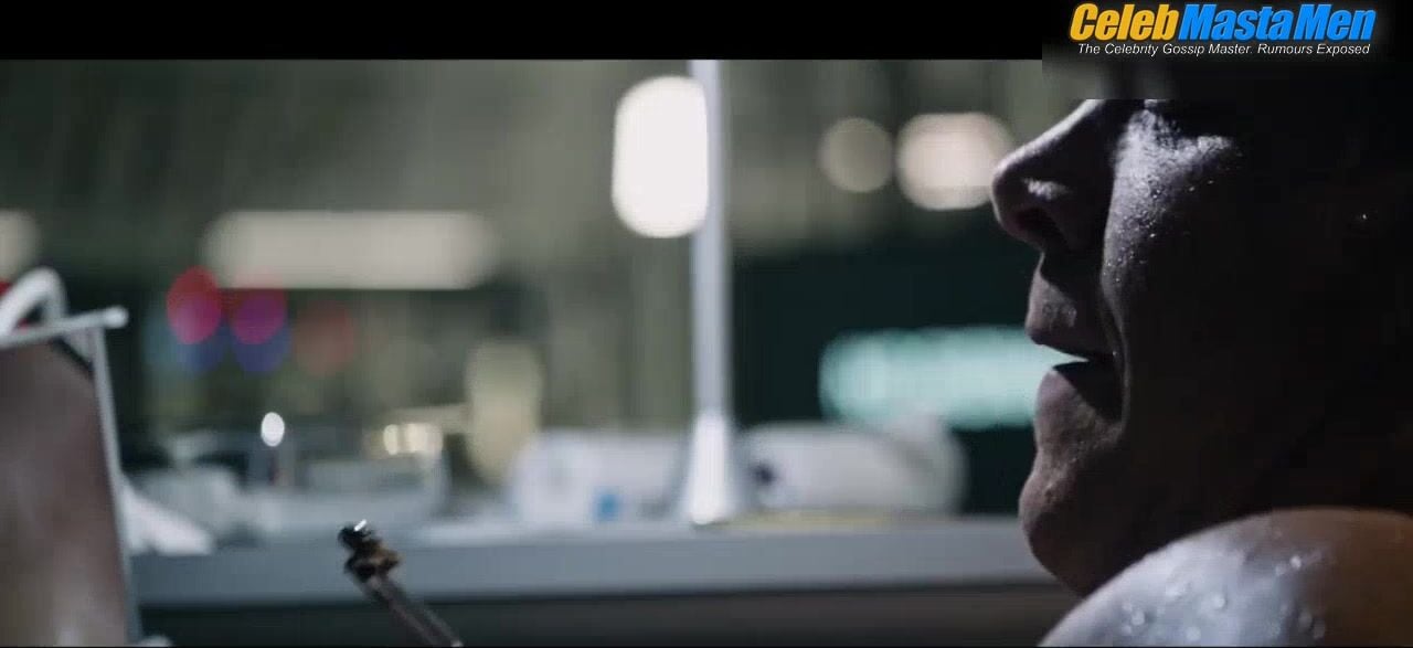 Matt Damon Shirtless Scene In The Martian - Photo 3 of 5 photo 4