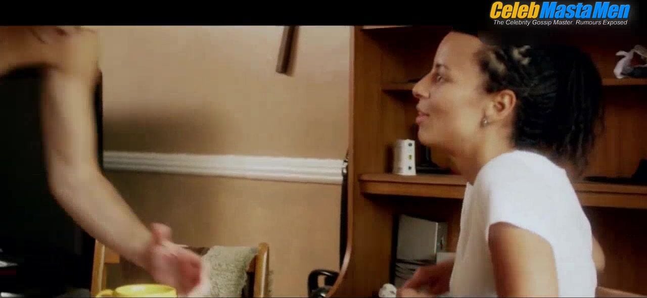 Oliver Stark ’s Hot Scene In Hard Tide - Photo 2 of 5 photo 1