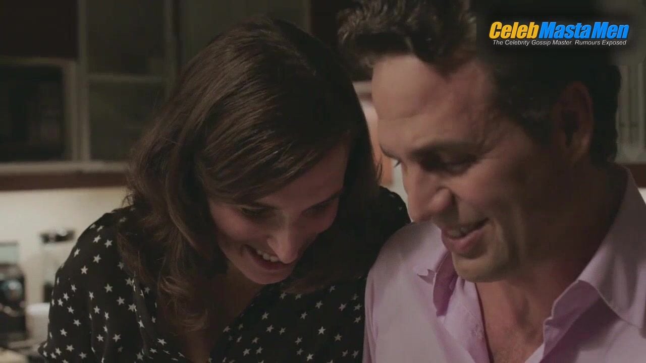 Mark Ruffalo ’s Shirtless, Straight Scene In Thanks - Photo 2 of 5