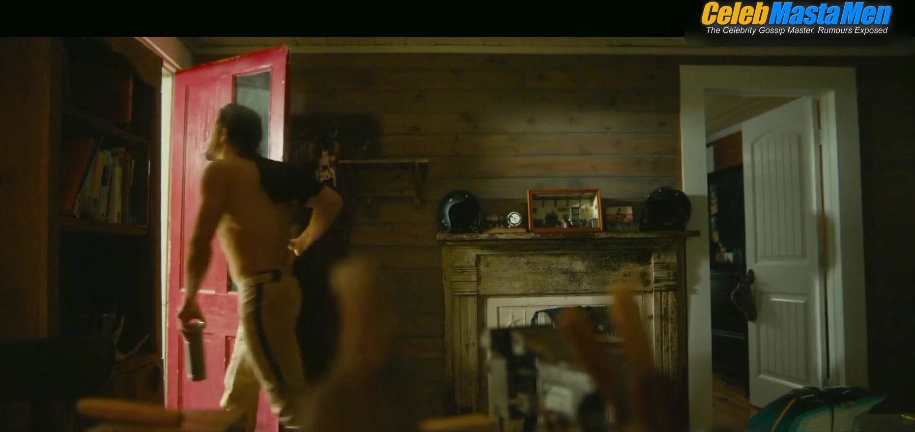 Orlando Bloom ’s Shirtless Scene From Red Right Hand - Photo 2 of 5