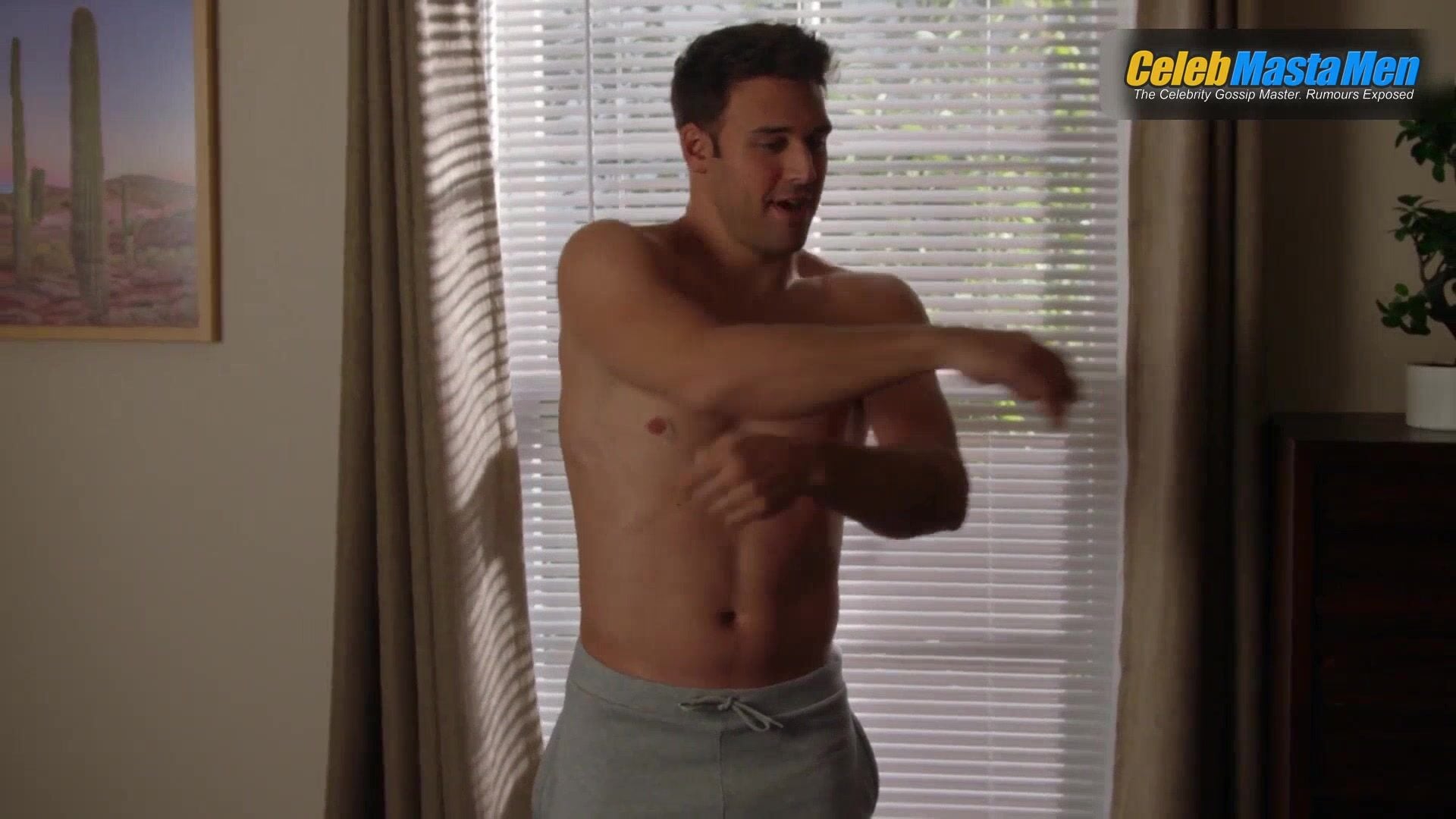 Ryan Guzman ’s Shirtless Scene From 9-1-1 - Photo 2 of 5 photo 4
