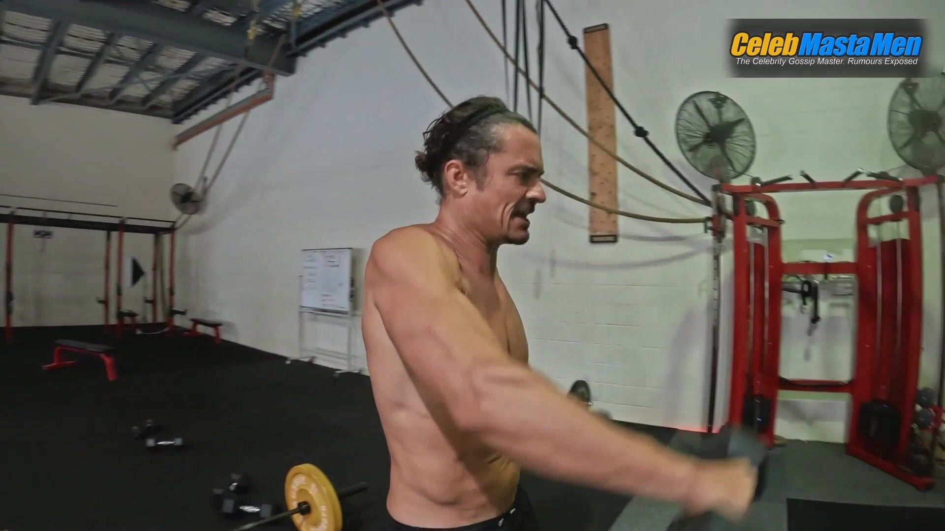 Orlando Bloom Shirtless Scene In : To The Edge - Photo 3 of 5 photo 1