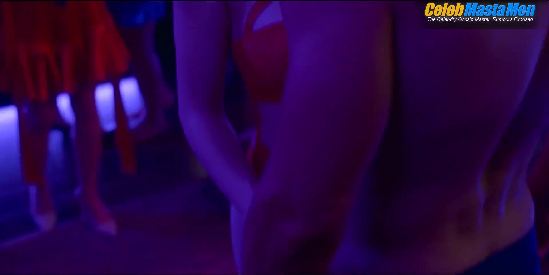 Mike Vogel Booty, Straight Sex Scene In Sex/life - Photo 2 of 5 photo 1